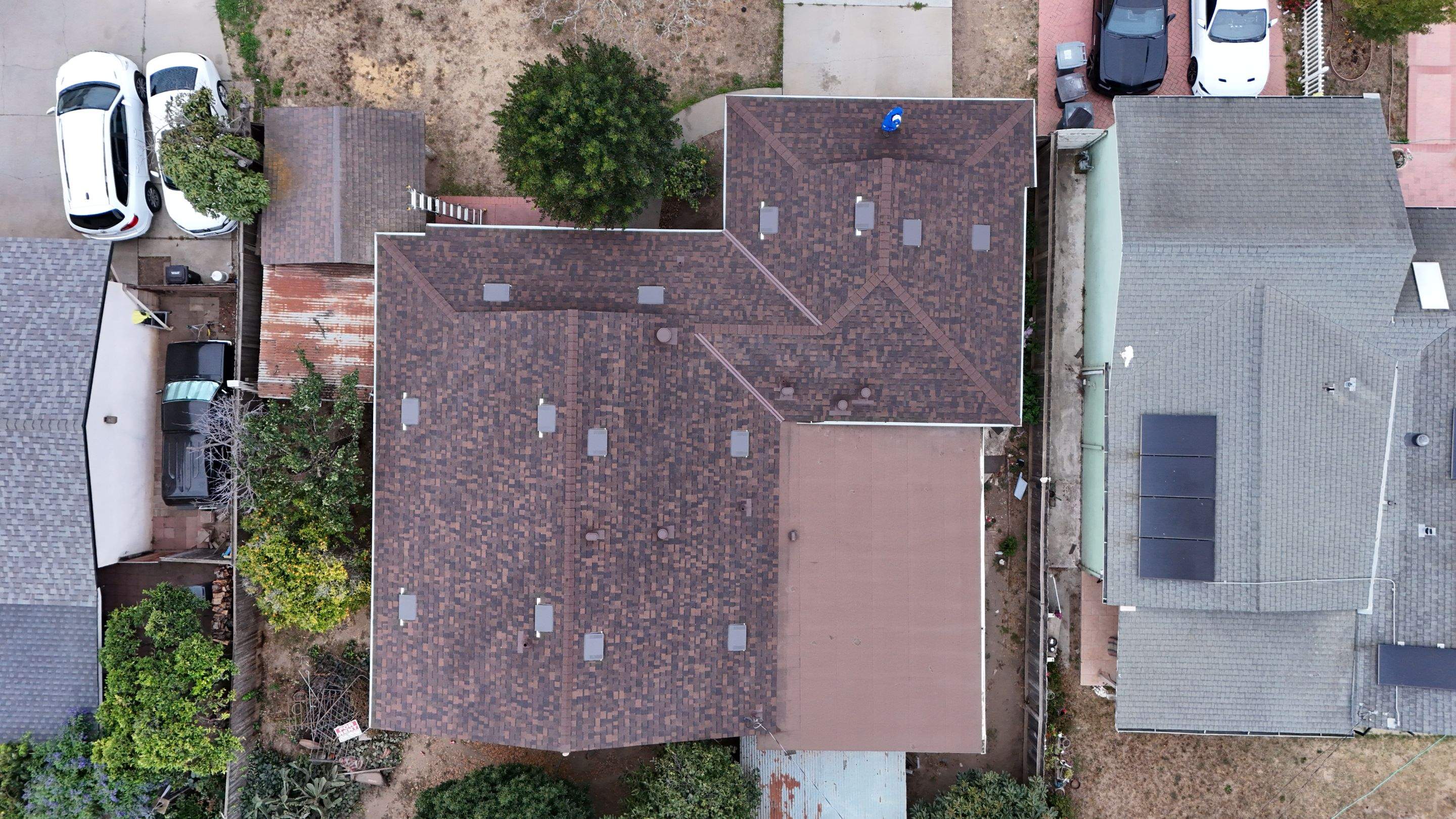 Duration Max shingles roofline installation Salinas